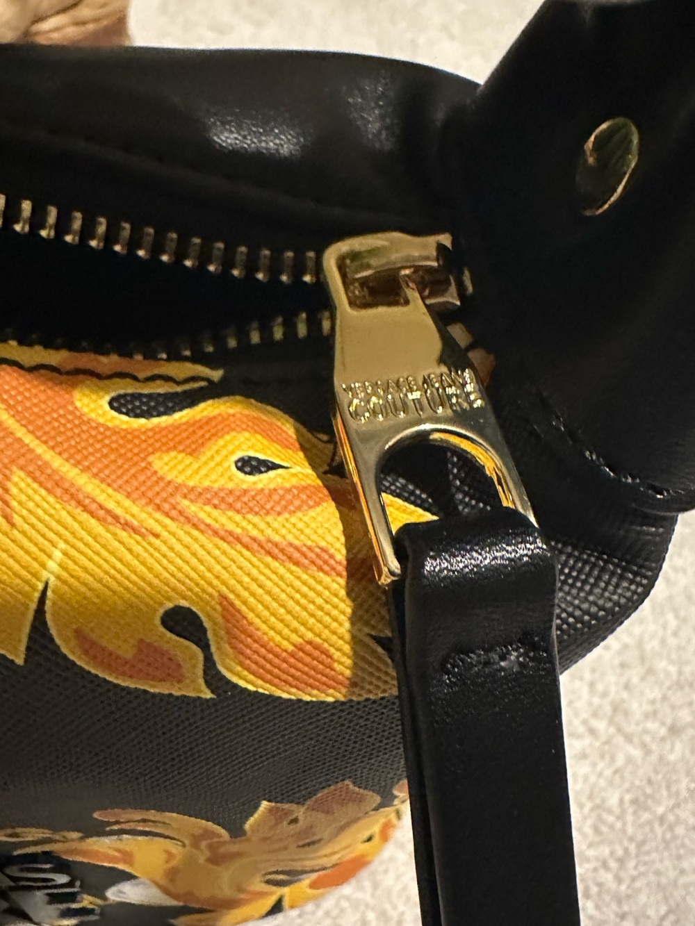 NWT Versace Jeans Couture Baroque Print Shoulder Bag w/ Chain & COA - Picture 9 of 12